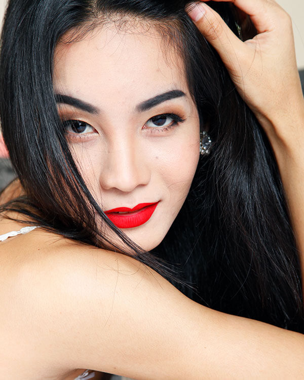 Confident T-girl smiling while chatting